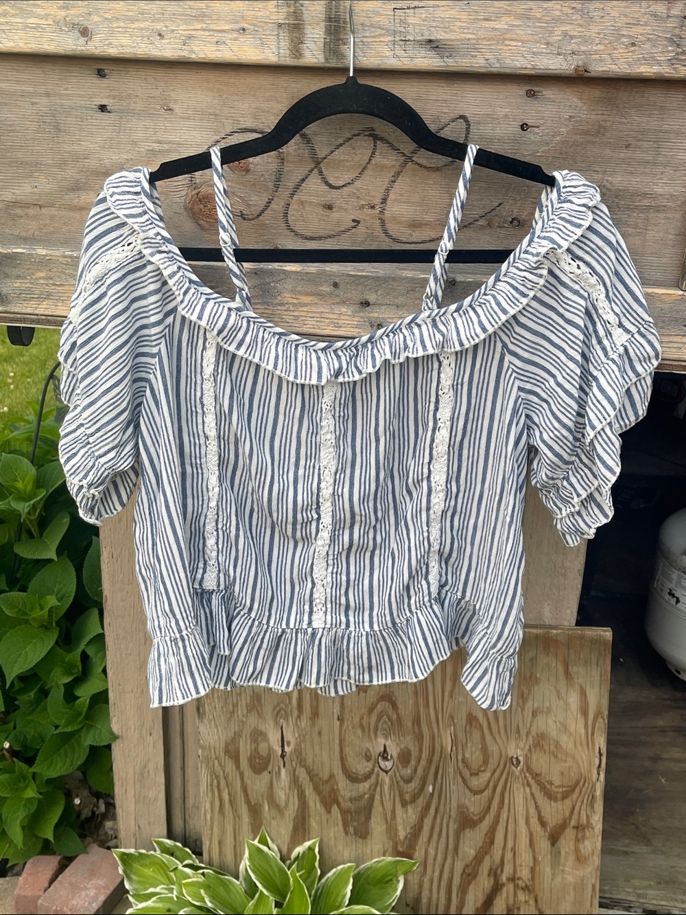 Striped Off-Shoulder Ruffle Women's Top - Blue & White American Eagle size XS